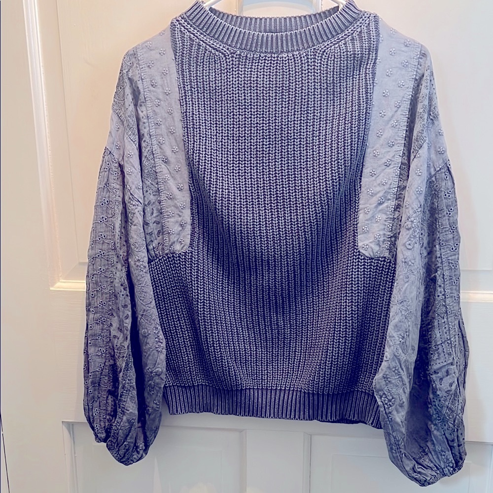 Fate Gray Crew Neck Sweater with Voluminous Sleeves